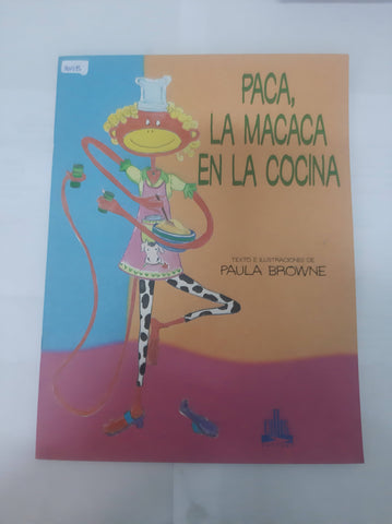 Paca, la macaca en la cocina