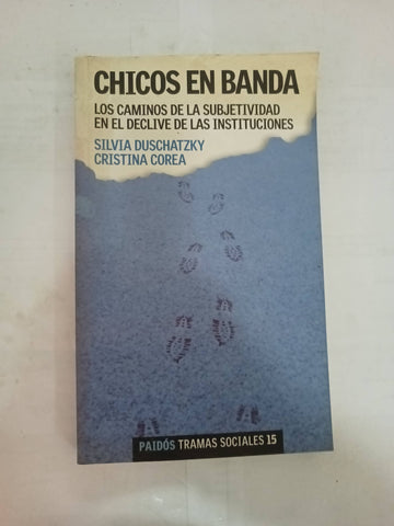 Chicos en banda