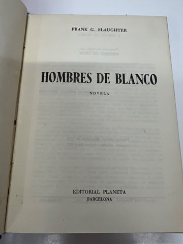 Hombres de blanco